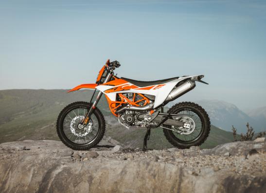 KTM LÈVE LE VOILE SUR LES KTM 690 ENDURO R & KTM 690 SMC R 2026